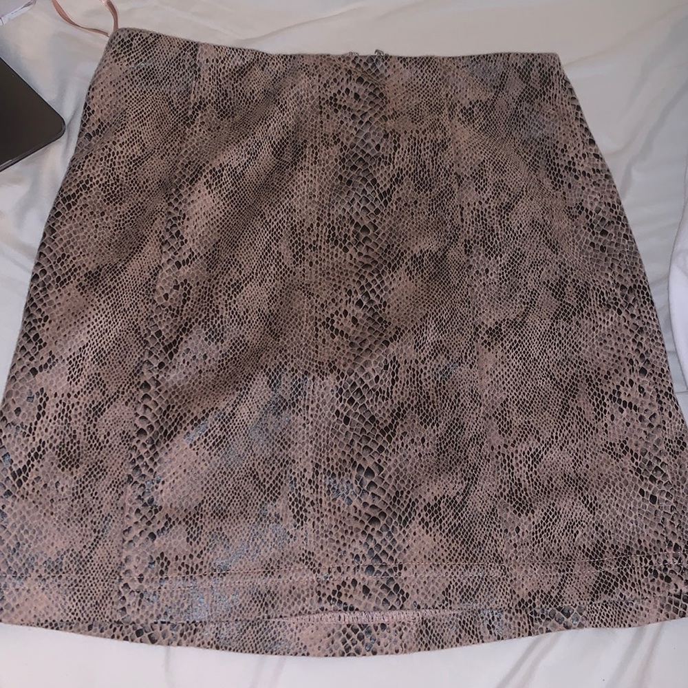 Vestique size small snake skin skirt